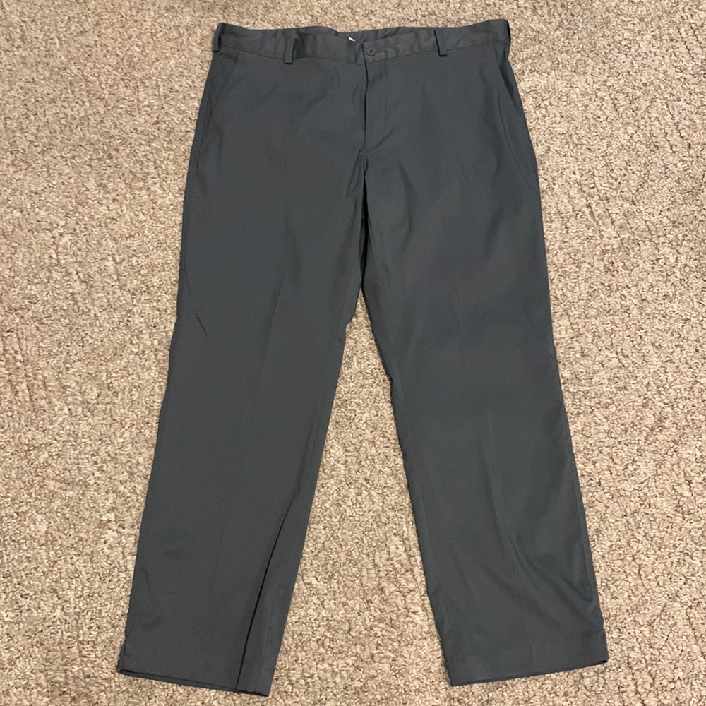 13. Nike Dryfit Men’s Golf Pants 38 x 30
